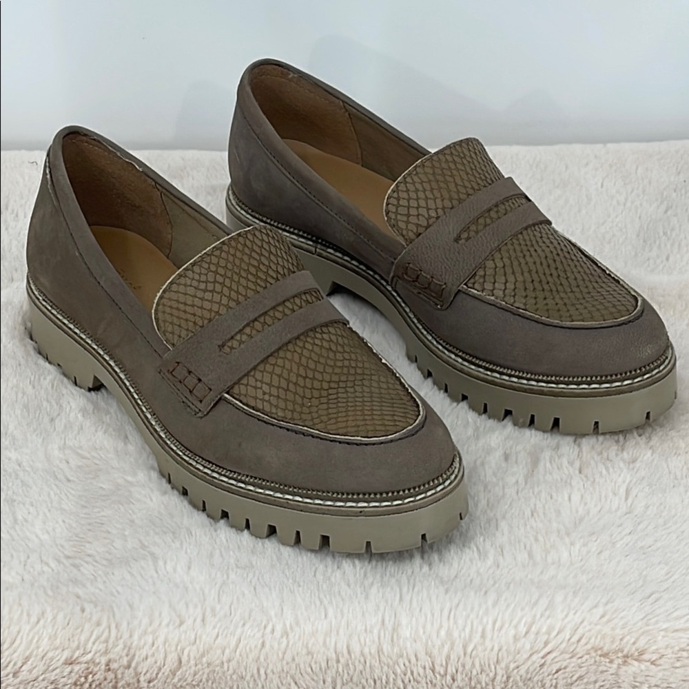 CREVO WOMENS SIZE 7 Brown Leather Loafers